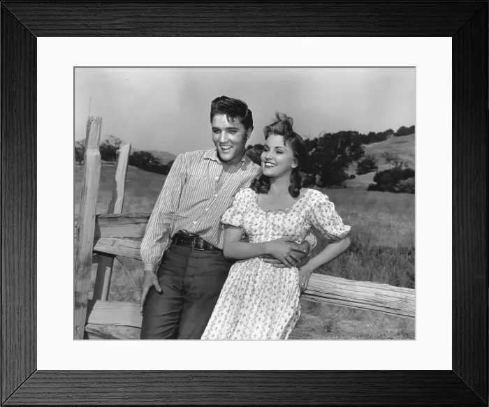 Framed Print : Photo of Elvis Presley on the set of Love Me Tender Framed Print : Photo of Elvis Presley on the set of Love Me Tender