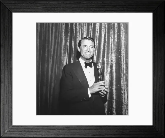 Framed Print : Photo of Cary Grant Framed Print : Photo of Cary Grant