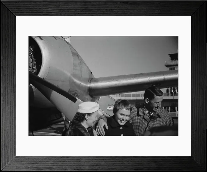 Framed Print : Jean Seberg Arrives Home Framed Print : Jean Seberg Arrives Home