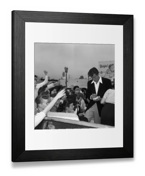 Framed Print : Robert Wagner With Fans Framed Print : Robert Wagner With Fans