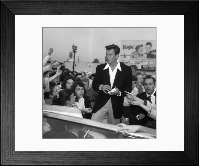 Framed Print : Robert Wagner With Fans Framed Print : Robert Wagner With Fans
