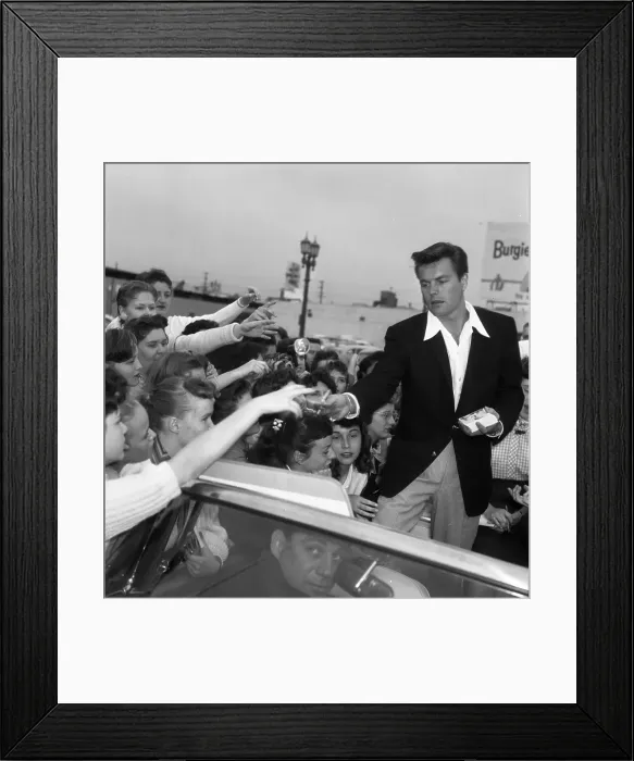 Framed Print : Robert Wagner With Fans Framed Print : Robert Wagner With Fans