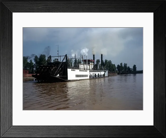 Framed Print : STERNWHEEL BOAT ON THE MISSISSIPPI Framed Print : STERNWHEEL BOAT ON THE MISSISSIPPI