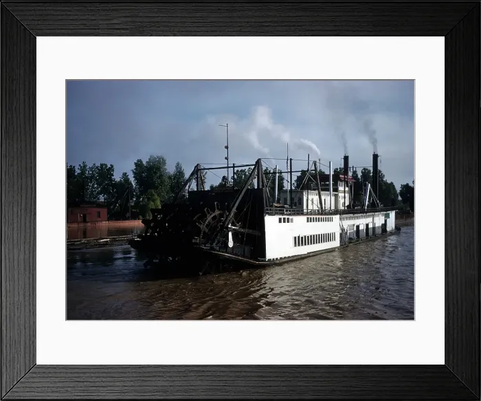 Framed Print : STERNWHEEL BOAT ON THE MISSISSIPPI Framed Print : STERNWHEEL BOAT ON THE MISSISSIPPI