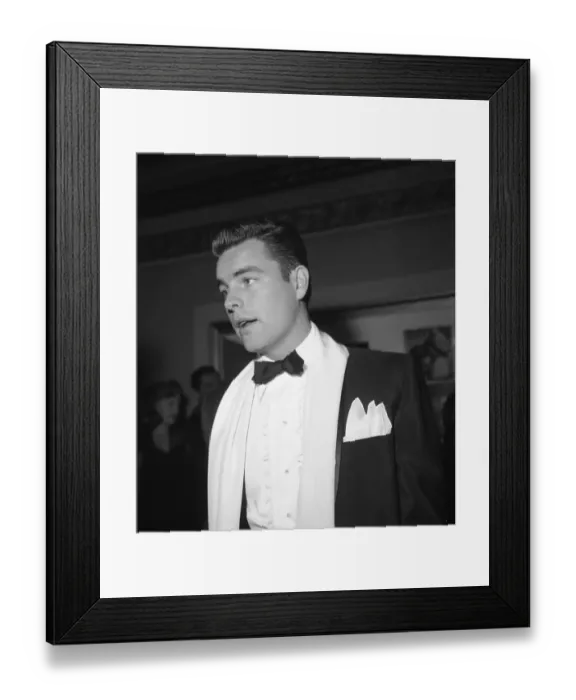 Framed Print : Robert Wagner At An Event Framed Print : Robert Wagner At An Event