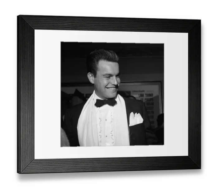 Framed Print : Robert Wagner At An Event Framed Print : Robert Wagner At An Event