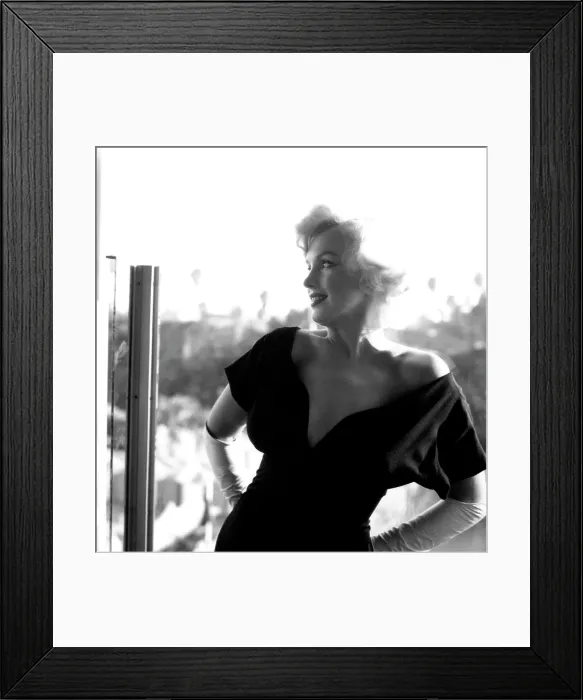Framed Print : Marilyn Monroe At The Beverly Hills Hotel Framed Print : Marilyn Monroe At The Beverly Hills Hotel