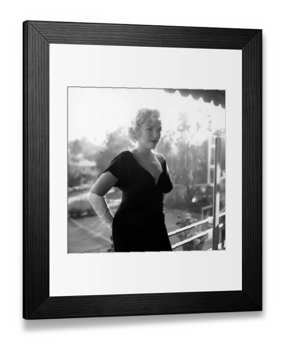 Framed Print : Marilyn Monroe At The Beverly Hills Hotel Framed Print : Marilyn Monroe At The Beverly Hills Hotel