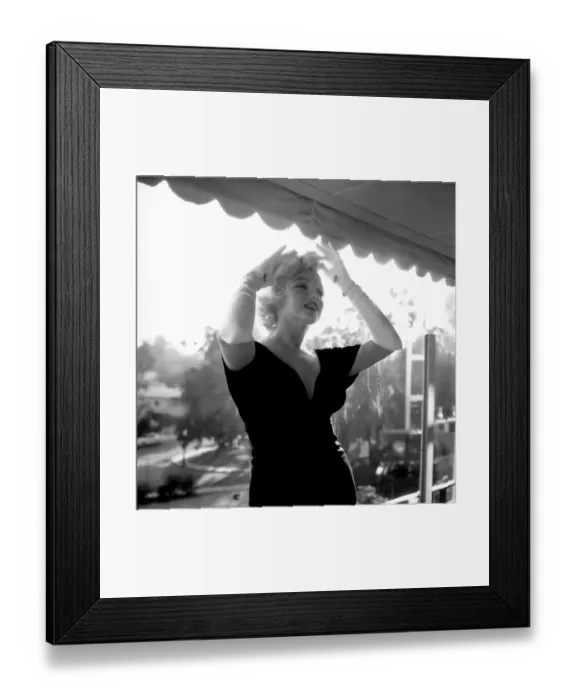 Framed Print : Marilyn Monroe At The Beverly Hills Hotel Framed Print : Marilyn Monroe At The Beverly Hills Hotel