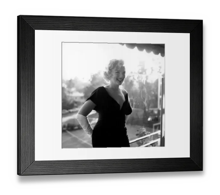 Framed Print : Marilyn Monroe At The Beverly Hills Hotel Framed Print : Marilyn Monroe At The Beverly Hills Hotel