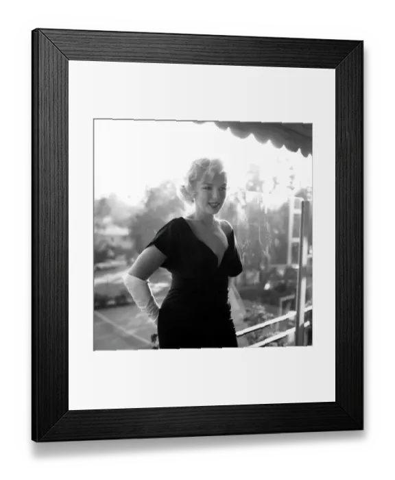 Framed Print : Marilyn Monroe At The Beverly Hills Hotel Framed Print : Marilyn Monroe At The Beverly Hills Hotel