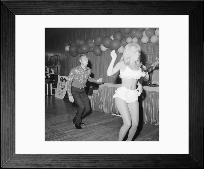 Framed Print : Mid 1960s, Los Angeles, Steve McQueen Framed Print : Mid 1960s, Los Angeles, Steve McQueen