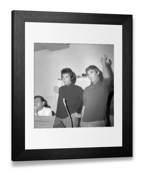 Framed Print : Photo of Burt Bacharach