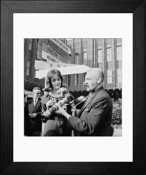 Framed Print : Weegee. Hungarian-born photographer Arthur Fellig Framed Print : Weegee. Hungarian-born photographer Arthur Fellig