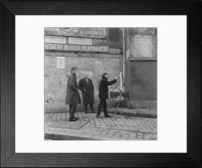 Framed Print : Artist In Montmartre Framed Print : Artist In Montmartre