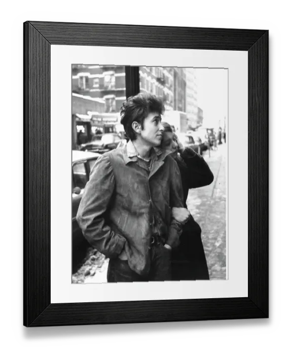 Framed Print : Bob Dylan & Suze Rotolo In New York Framed Print : Bob Dylan & Suze Rotolo In New York