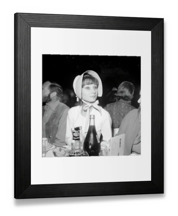 Framed Print : Photo of Audrey Hepburn Framed Print : Photo of Audrey Hepburn