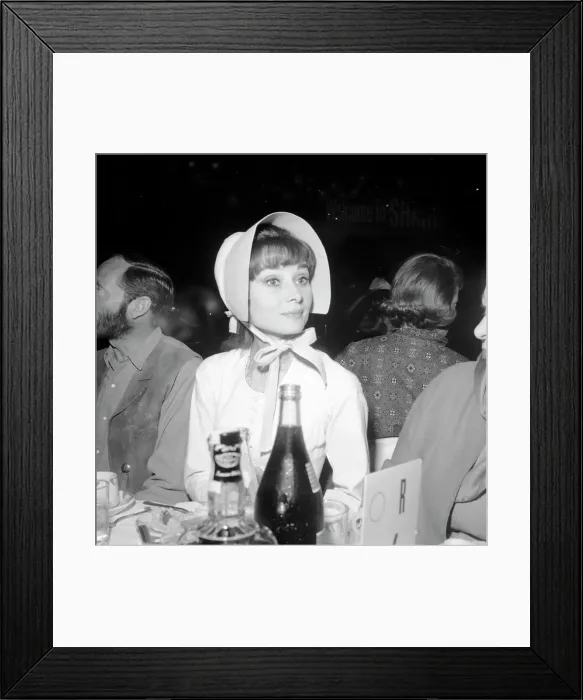 Framed Print : Photo of Audrey Hepburn Framed Print : Photo of Audrey Hepburn