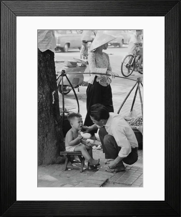 Framed Print : Street Dentist Framed Print : Street Dentist