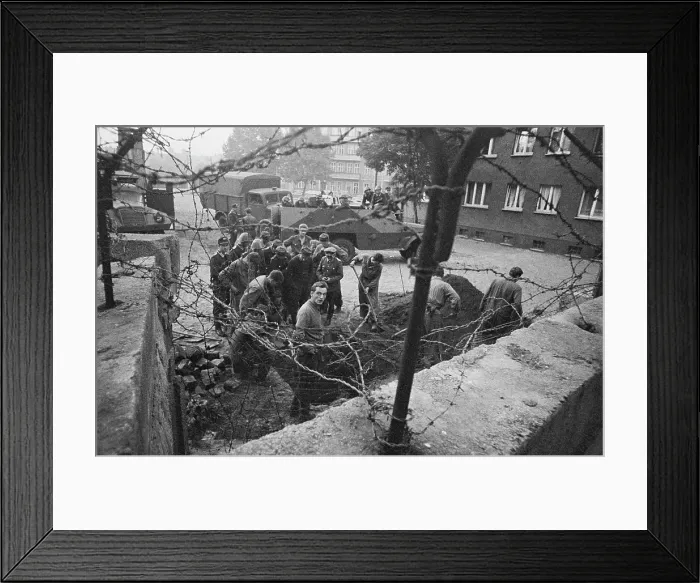 Framed Print : Berlin Wall Framed Print : Berlin Wall