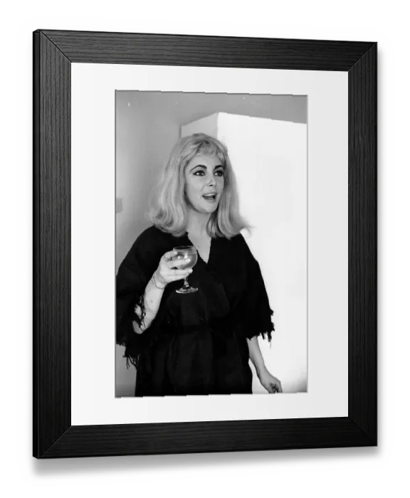 Framed Print : Liz Taylor Portrait Session In Blonde Wig Framed Print : Liz Taylor Portrait Session In Blonde Wig