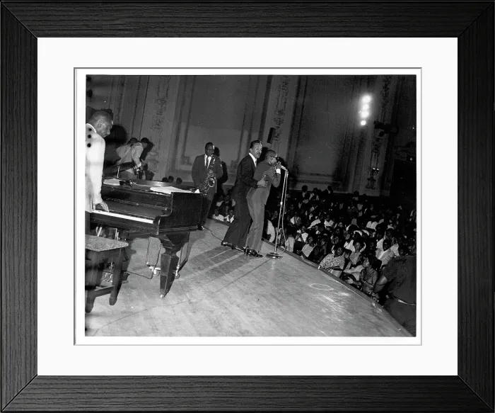 Framed Print : Stevie Wonder Performing Framed Print : Stevie Wonder Performing