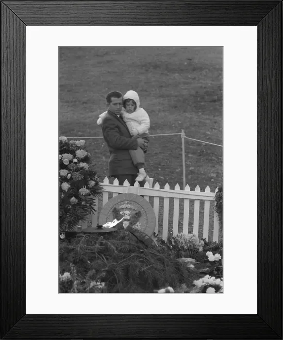 Framed Print : John F. Kennedy Grave Site Framed Print : John F. Kennedy Grave Site