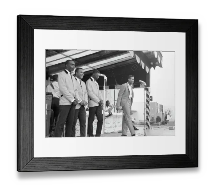 Framed Print : Soul Singer With The Spinners In NY