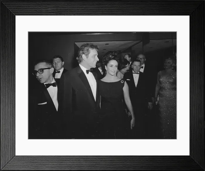 Framed Print : Elizabeth Taylor and Richard Burton at the Hamlet Premiere Framed Print : Elizabeth Taylor and Richard Burton at the Hamlet Premiere