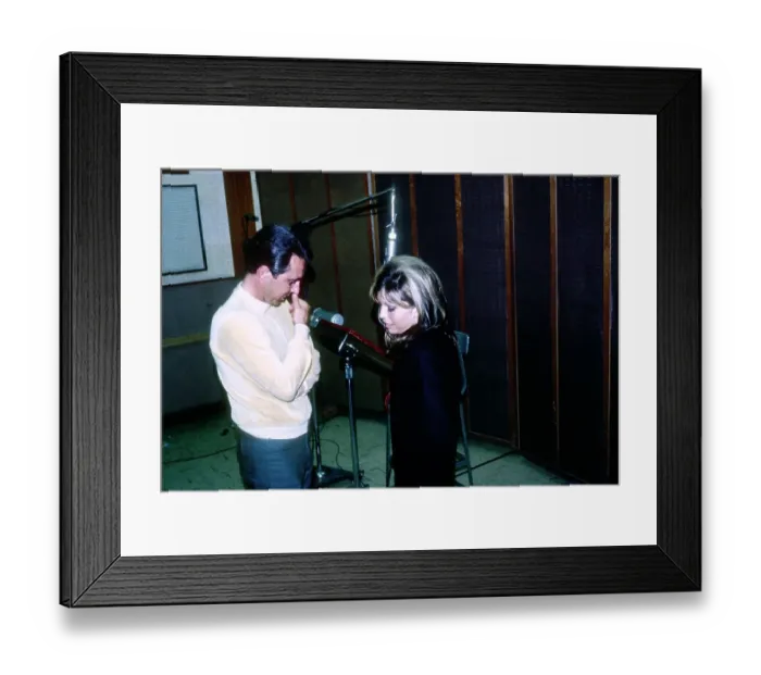 Framed Print : Singer Nancy Sinatra with songwriter and record producer Lee Hazlewood Framed Print : Singer Nancy Sinatra with songwriter and record producer Lee Hazlewood