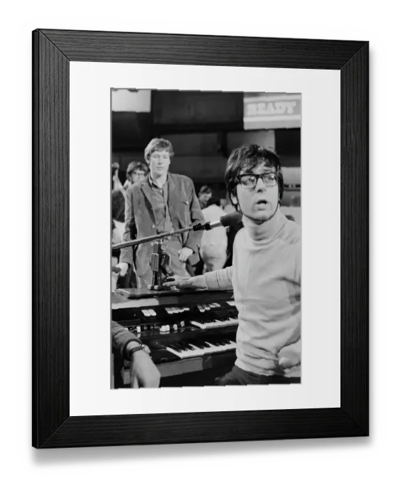 Framed Print : Manfred Mann On Ready Steady Go! Framed Print : Manfred Mann On Ready Steady Go!