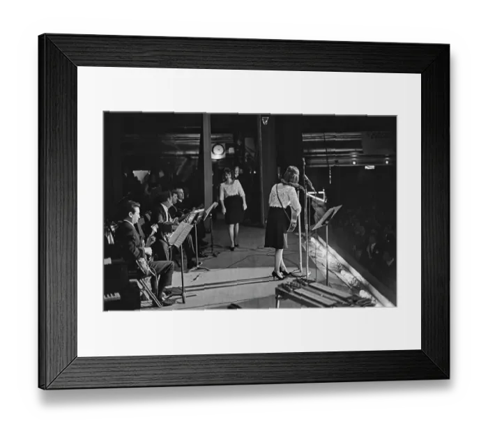 Framed Print : An Historic Reunion In Nashville Framed Print : An Historic Reunion In Nashville