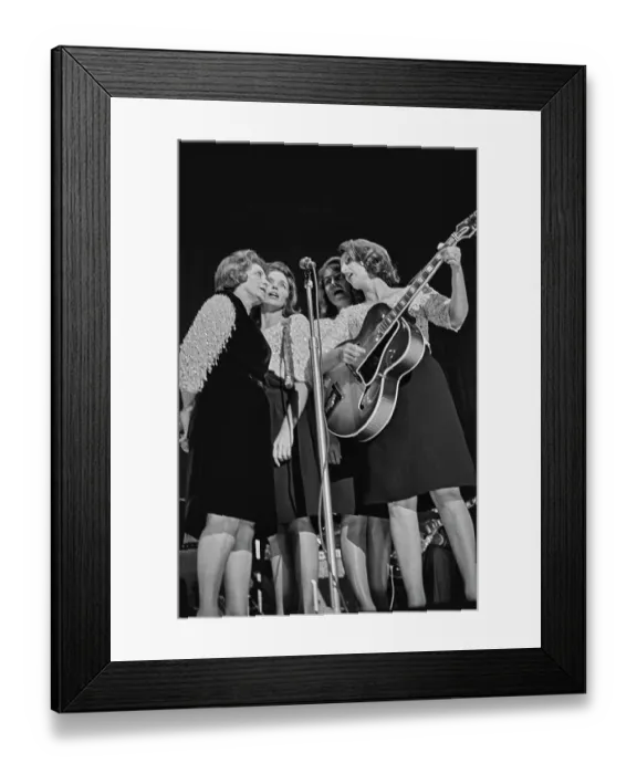 Framed Print : An Historic Reunion In Nashville Framed Print : An Historic Reunion In Nashville