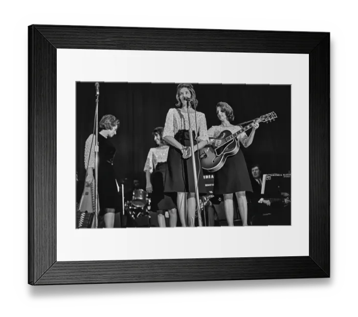 Framed Print : An Historic Reunion In Nashville Framed Print : An Historic Reunion In Nashville