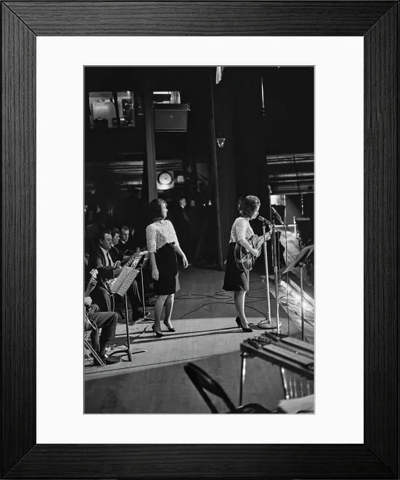 Framed Print : An Historic Reunion In Nashville Framed Print : An Historic Reunion In Nashville