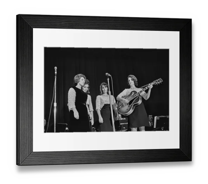 Framed Print : An Historic Reunion In Nashville Framed Print : An Historic Reunion In Nashville