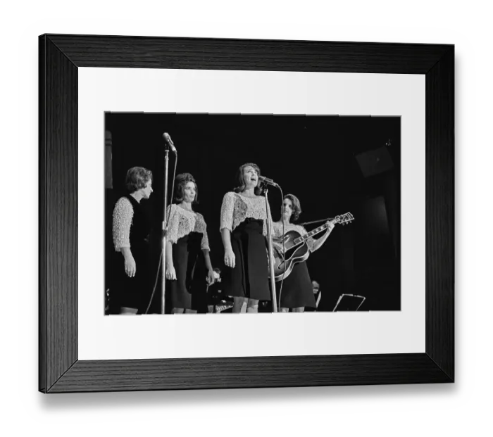 Framed Print : An Historic Reunion In Nashville Framed Print : An Historic Reunion In Nashville