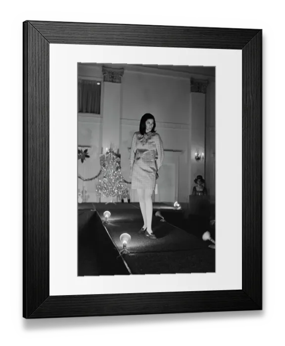 Framed Print : She's A Model And She's Looking Good Framed Print : She's A Model And She's Looking Good