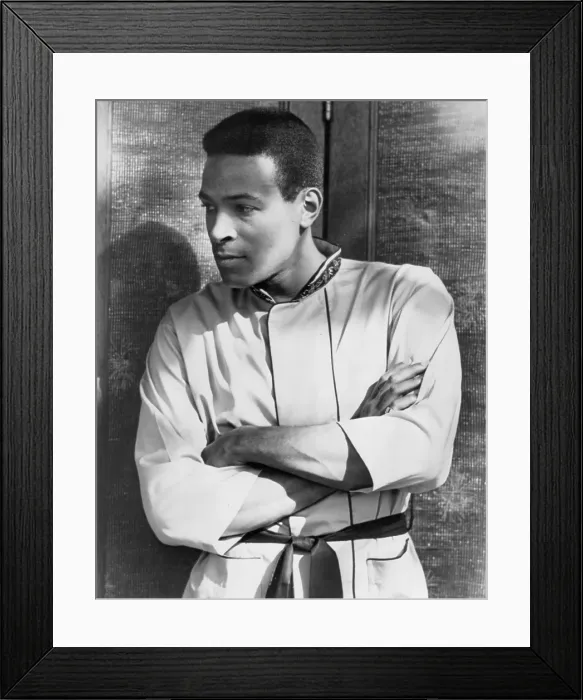 Framed Print : Soul Singer Portrait Framed Print : Soul Singer Portrait