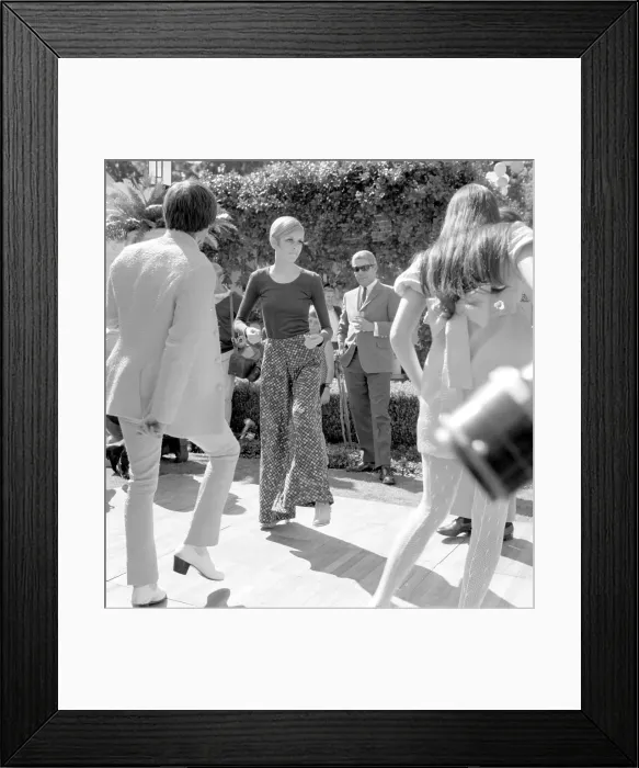 Framed Print : Twiggy In Beverly Hills Framed Print : Twiggy In Beverly Hills