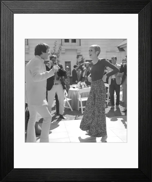 Framed Print : Twiggy In Beverly Hills Framed Print : Twiggy In Beverly Hills