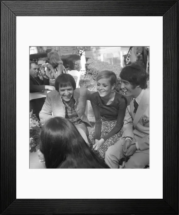 Framed Print : Twiggy In Beverly Hills Framed Print : Twiggy In Beverly Hills