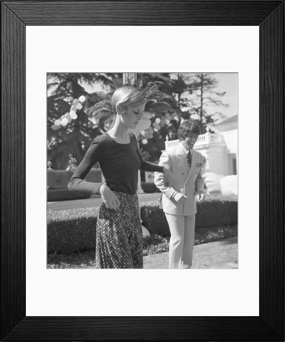 Framed Print : Twiggy In Beverly Hills Framed Print : Twiggy In Beverly Hills