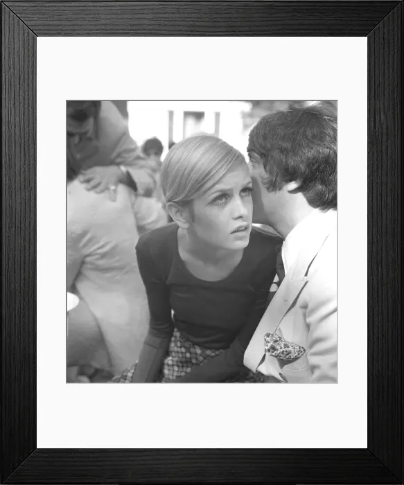 Framed Print : Twiggy In Beverly Hills Framed Print : Twiggy In Beverly Hills