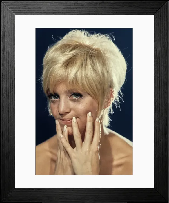 Framed Print : Goldie Hawn Framed Print : Goldie Hawn