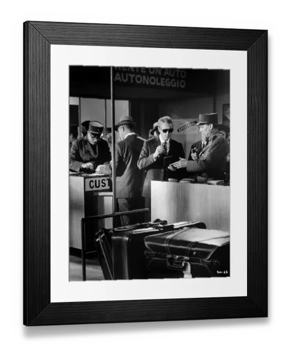 Framed Print : The Thomas Crown Affair Film Still