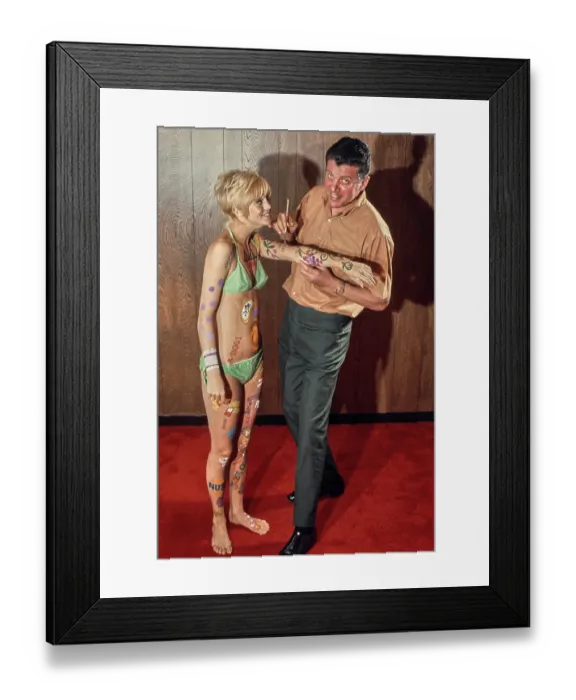 Framed Print : Goldie Hawn in Rowan & Martin's Laugh-In Framed Print : Goldie Hawn in Rowan & Martin's Laugh-In