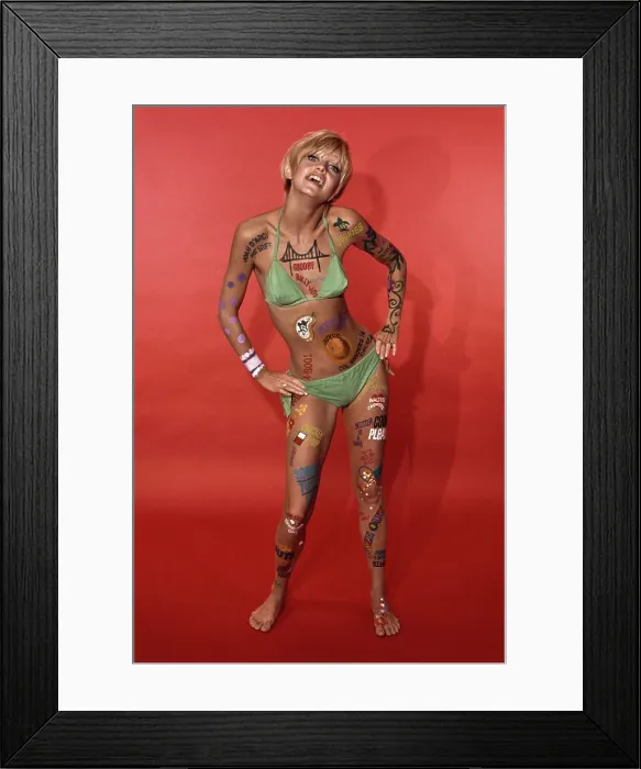 Framed Print : Goldie Hawn in Rowan & Martin's Laugh-In Framed Print : Goldie Hawn in Rowan & Martin's Laugh-In