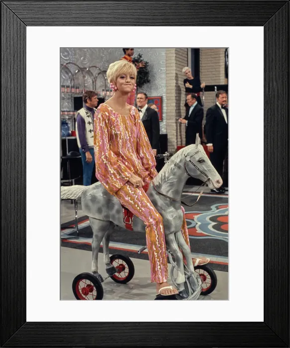 Framed Print : Goldie Hawn in Rowan & Martin's Laugh-In Framed Print : Goldie Hawn in Rowan & Martin's Laugh-In