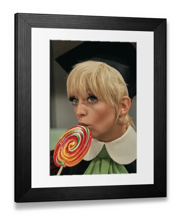 Framed Print : Goldie Hawn, American Actress Framed Print : Goldie Hawn, American Actress